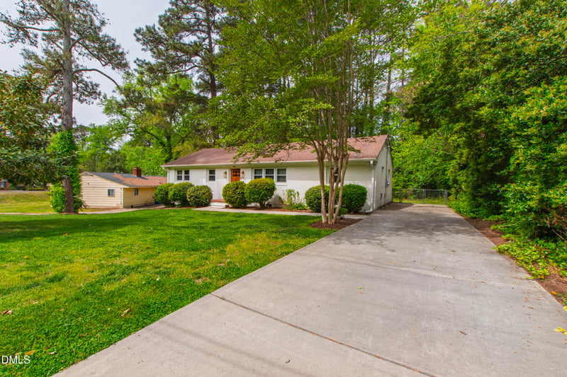 705 Chatham Ln, Raleigh, NC 27610