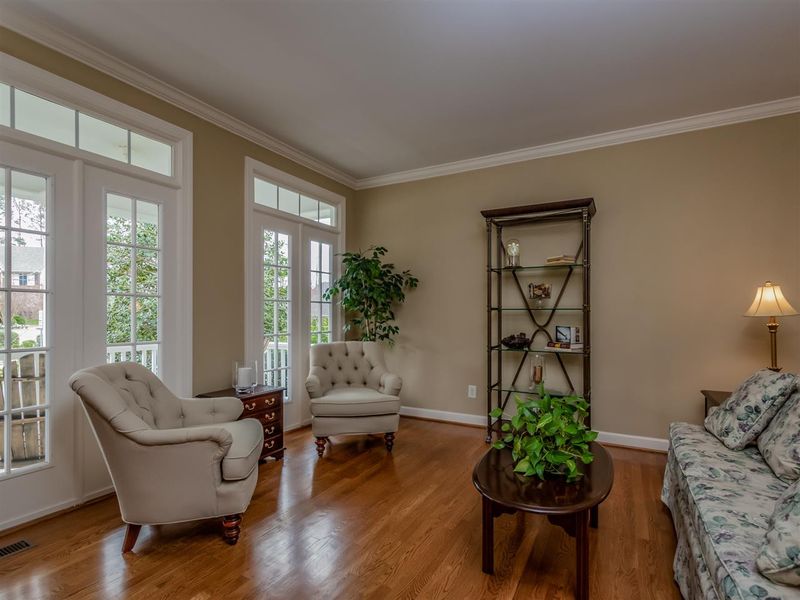 705 Edgemore Ave, Cary, NC 27519