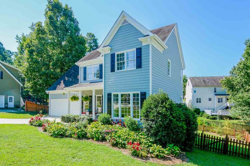 705 Little Leaf Ct, Holly Springs, NC 27540
