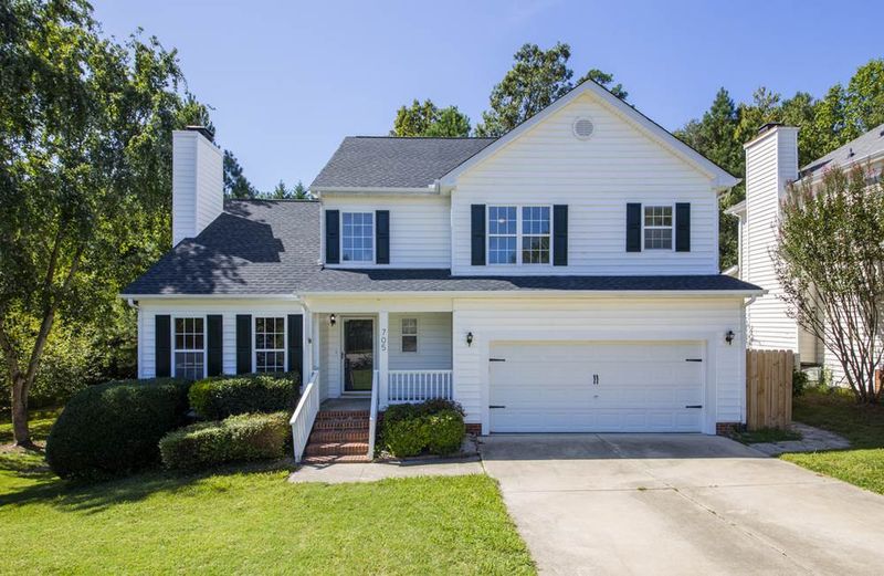 705 Midsummer Ln, Apex, NC 27502