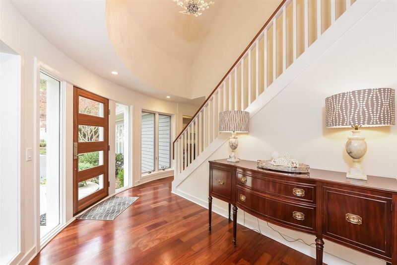 705 Pinehurst Dr, Chapel Hill, NC 27517
