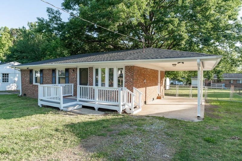 705 Pond St, Clayton, NC 27520
