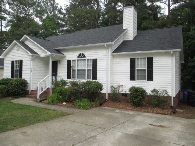 705 Senter View Dr, Fuquay Varina, NC 27526
