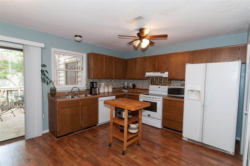 706 Benchmark Dr, Raleigh, NC 27615