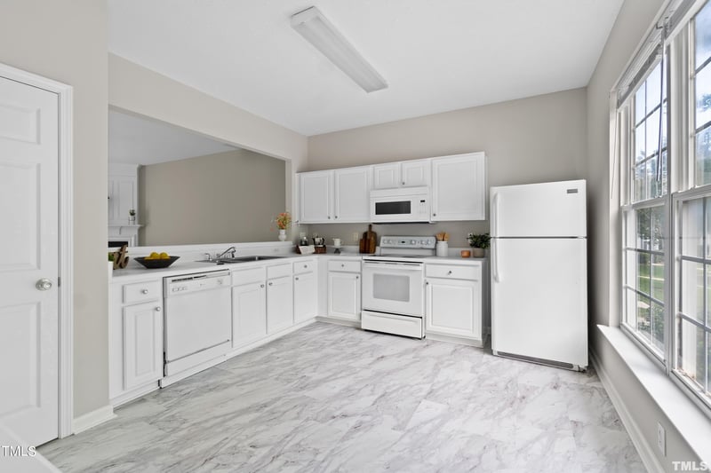 706 Canyon Lake Cir, Morrisville, NC 27560