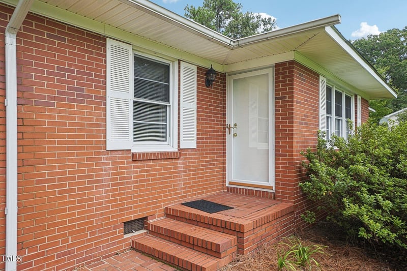 706 Forest Dr, Garner, NC 27529