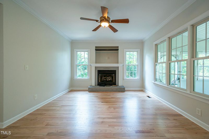 706 E Holding Ave, Wake Forest, NC 27587