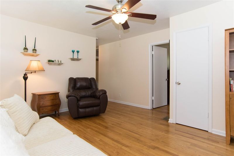 706 E Joyner St, Clayton, NC 27520
