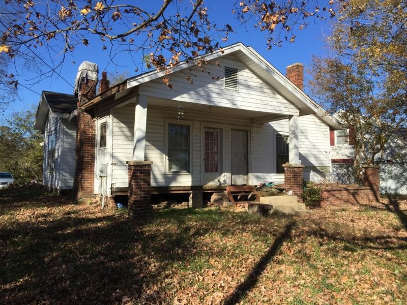 706 E Main St, Haw River, NC 27258