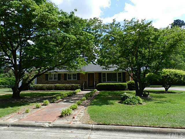 706 Queens Ave, Dunn, NC 28334