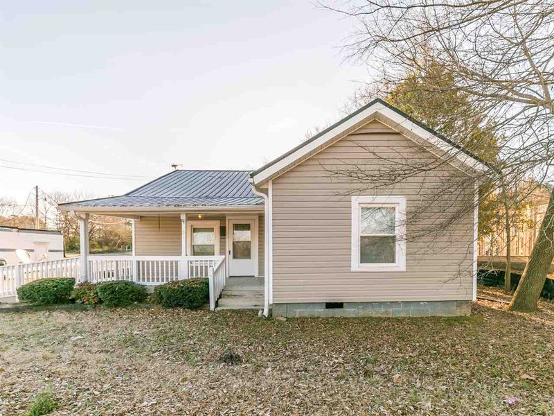 706 N White St, Wake Forest, NC 27587