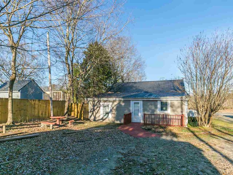706 N White St, Wake Forest, NC 27587