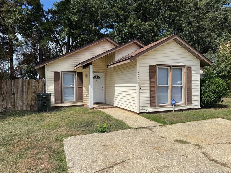 7069 Candlewood Dr, Fayetteville, NC 28314