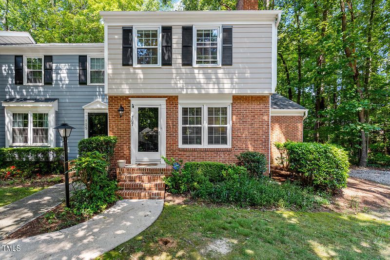707 Collington Dr, Cary, NC 27511
