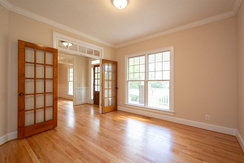 707 Edgemore Ave, Cary, NC 27519