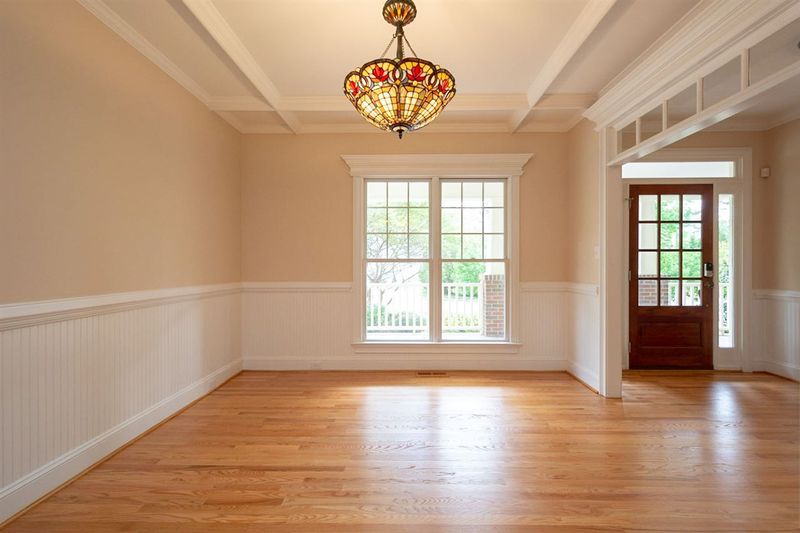 707 Edgemore Ave, Cary, NC 27519