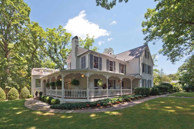 707 Gimghoul Rd, Chapel Hill, NC 27514