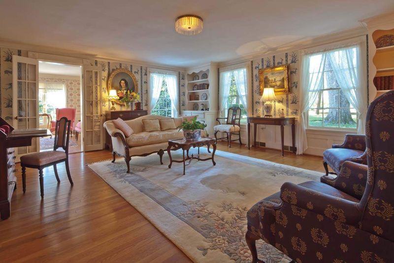 707 Gimghoul Rd, Chapel Hill, NC 27514