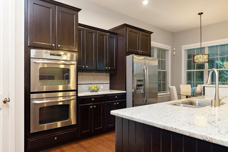 707 Long Meadows Rd, Chapel Hill, NC 27516