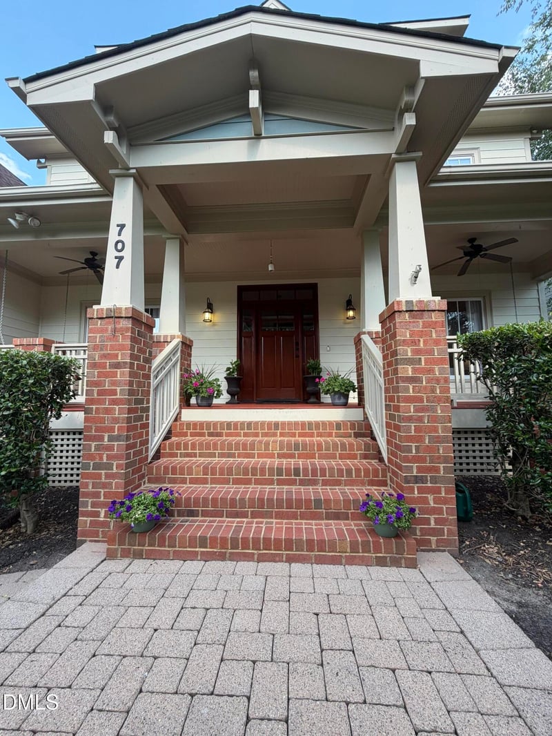 707 Magalloway Dr, Cary, NC 27519