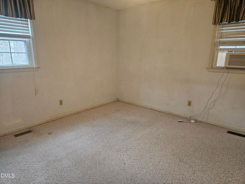 707 N Ninth St, Mebane, NC 27302
