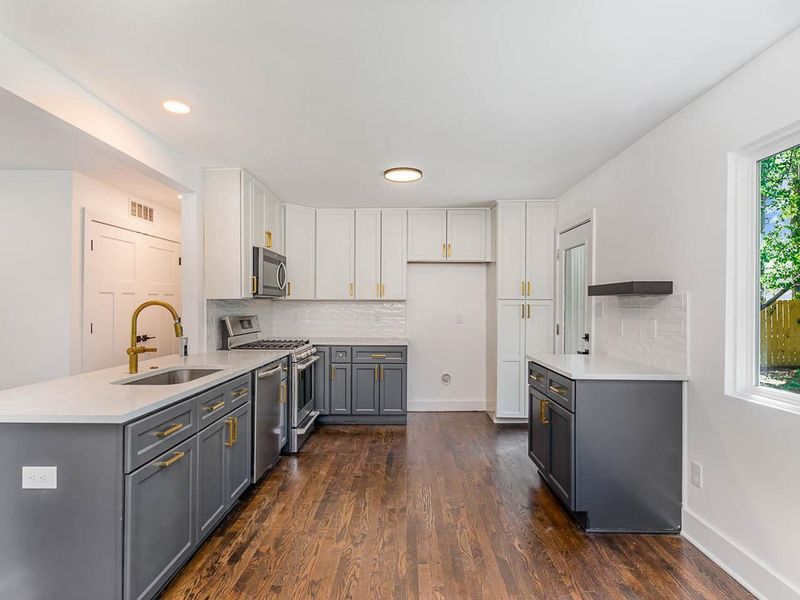 707 Oak Rd, Raleigh, NC 27603
