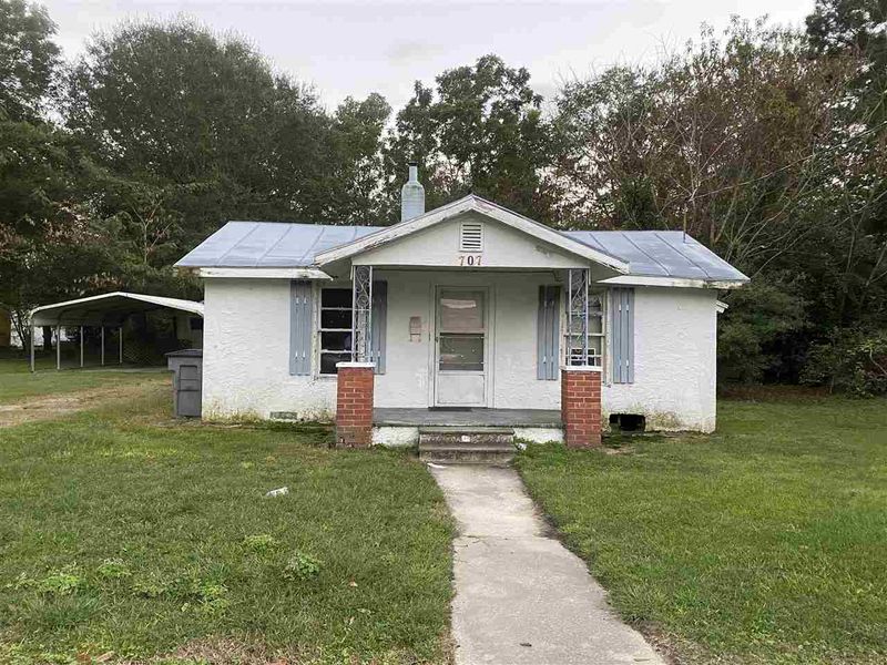 707 Primrose St, Selma, NC 27576