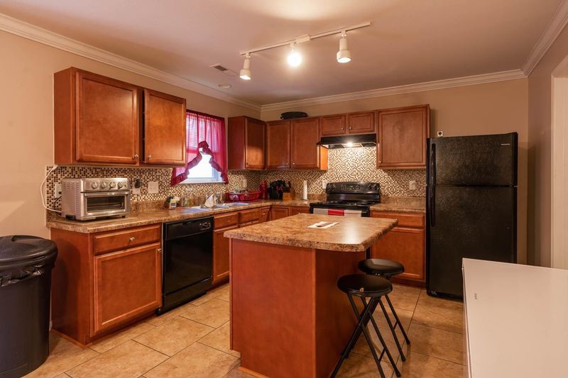 707 Randolph Dr, Clayton, NC 27520