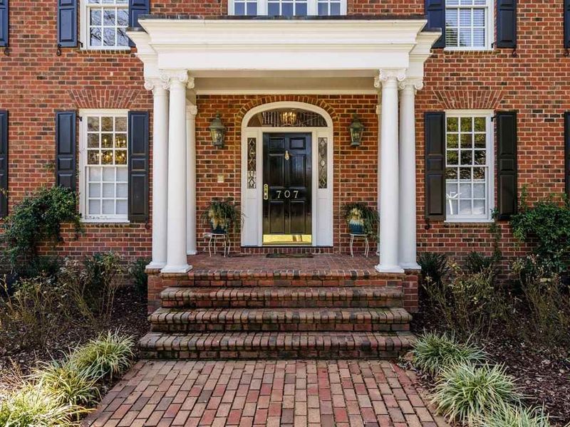 707 Runnymede Rd, Raleigh, NC 27607
