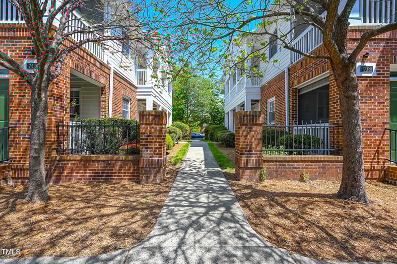 708 Copperline Dr #101, Chapel Hill, NC 27516
