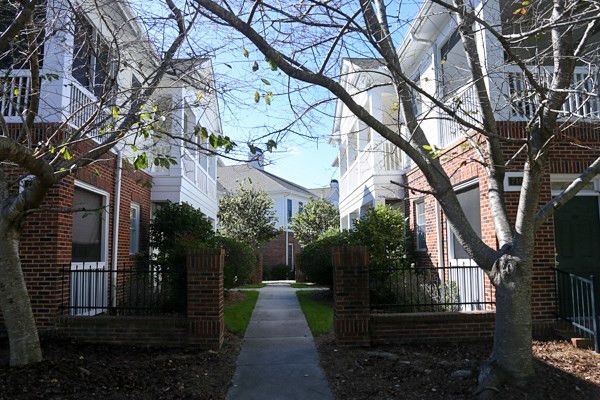 708 Copperline Dr #202, Chapel Hill, NC 27516