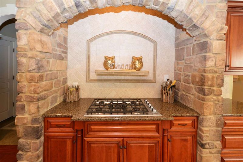 708 Evanvale Ct, Cary, NC 27518