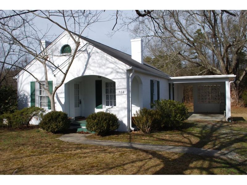 708 Haw River Hopedale Rd, Burlington, NC 27217