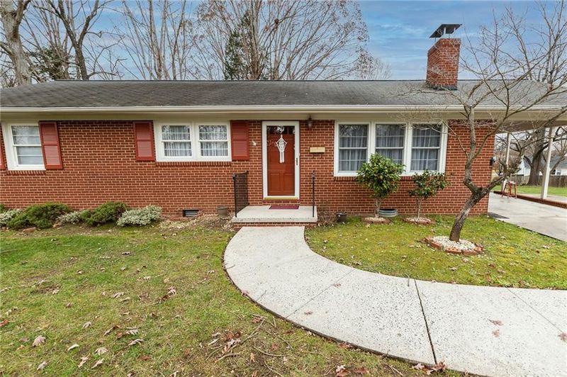 708 Kidd Dr, Burlington, NC 27217