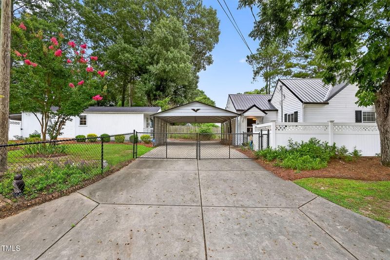 708 W Pope St, Dunn, NC 28334
