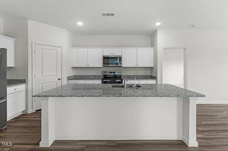 708 Shepards Rock Dr, Zebulon, NC 27597