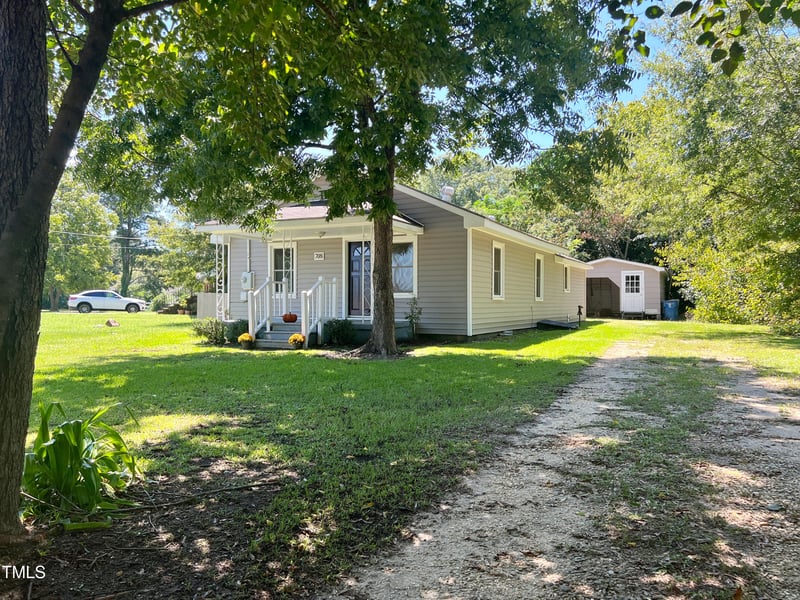 708 E Vance St, Dunn, NC 28334