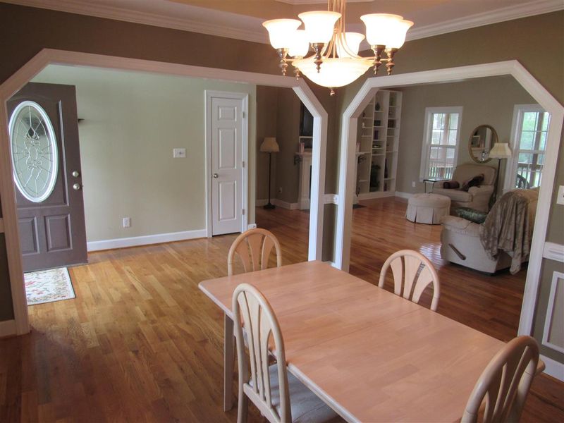 708 Winfred Dr, Raleigh, NC 27603