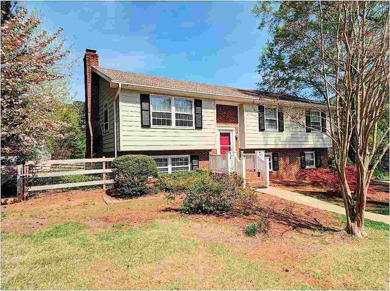 709 Barbara Dr, Raleigh, NC 27606