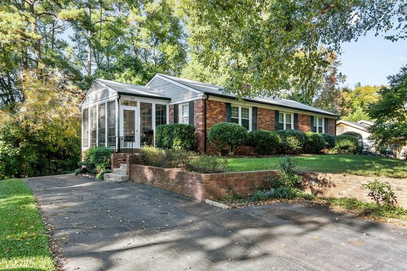 709 Barksdale Dr, Raleigh, NC 27604