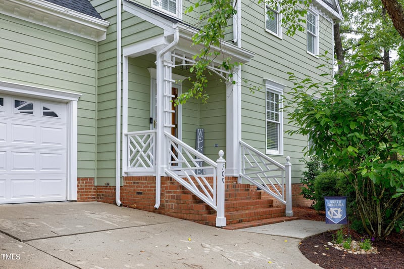 709 Bonhurst Dr, Holly Springs, NC 27540