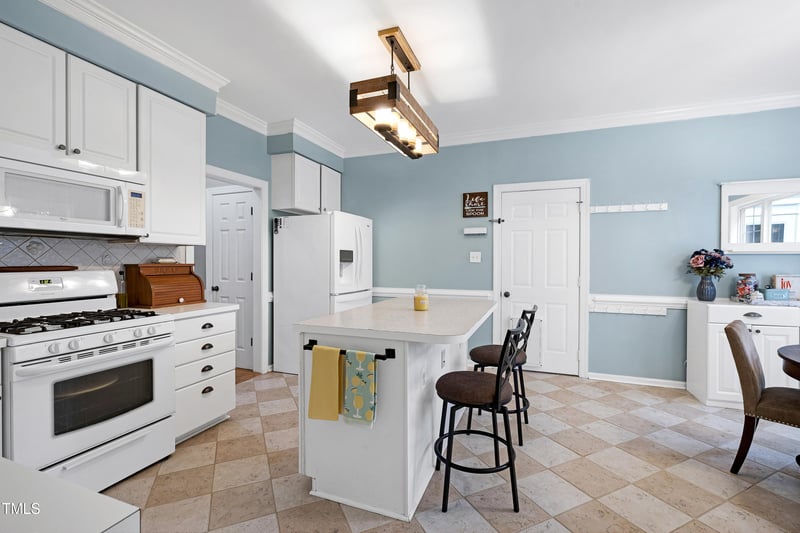 709 Bonhurst Dr, Holly Springs, NC 27540