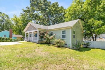 709 Hawkins Ave, Sanford, NC 27330