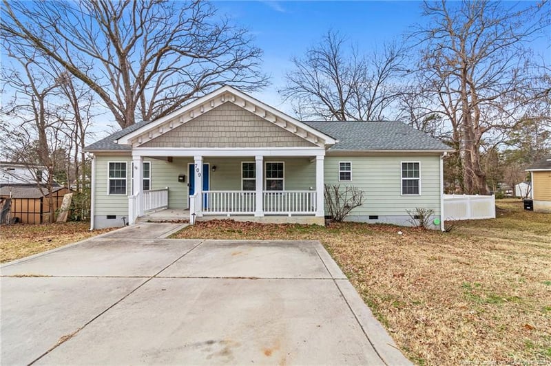 709 Hawkins Ave, Sanford, NC 27330