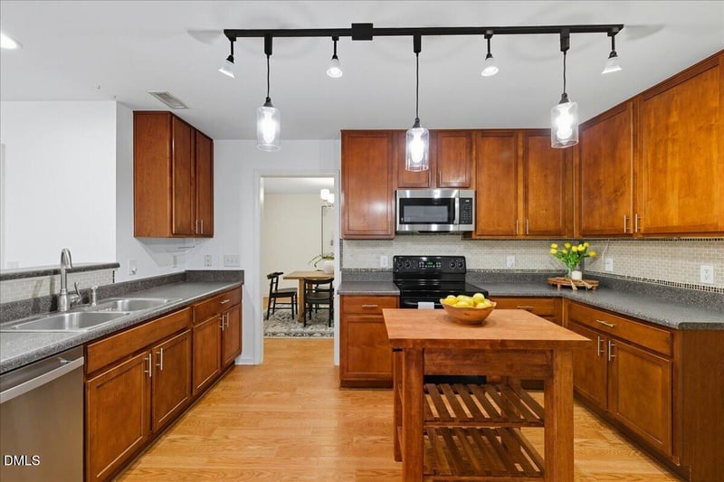 709 Holly Thorn Tc, Holly Springs, NC 27540