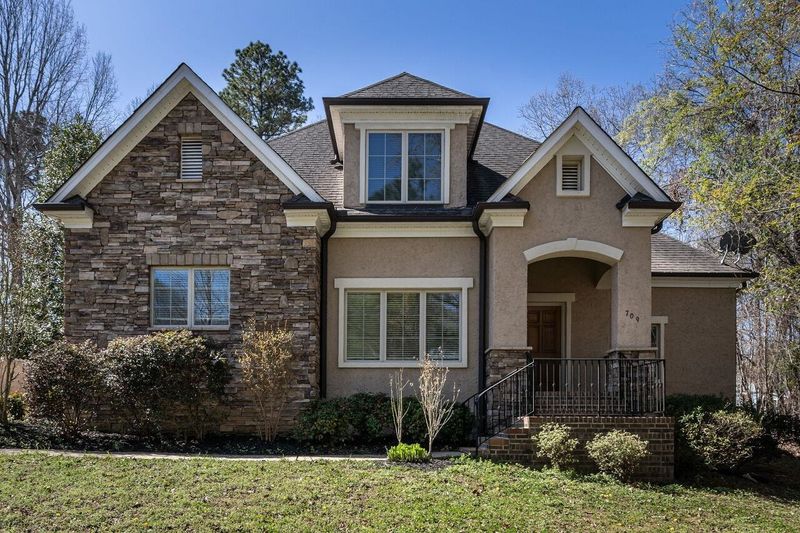 709 Neuse Ridge Dr, Clayton, NC 27527