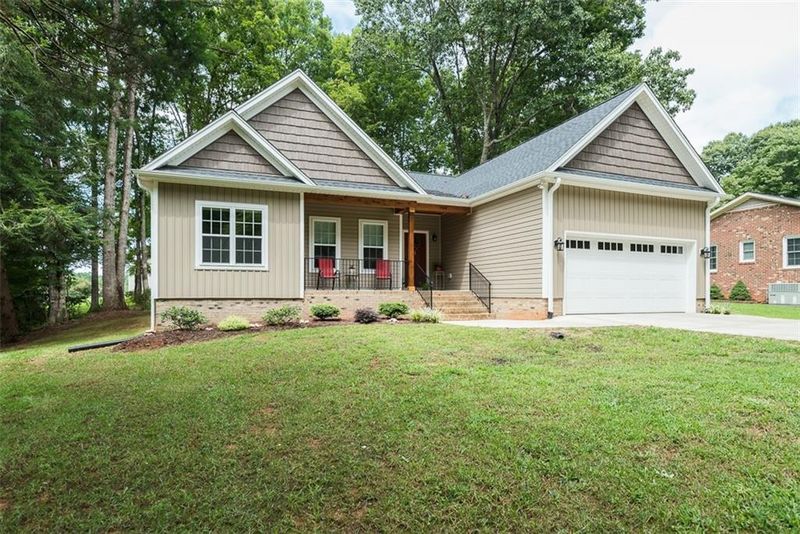 709 N Ninth St, Mebane, NC 27302