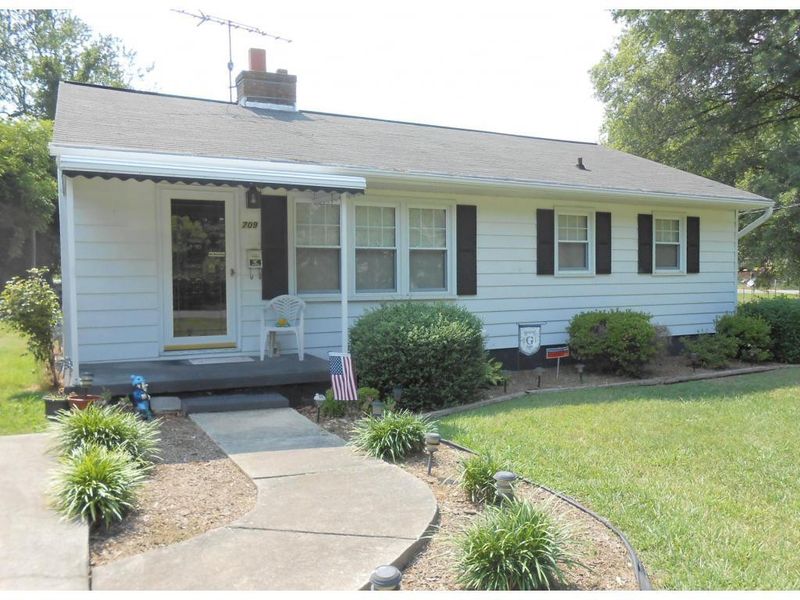 709 Phillips St, Burlington, NC 27217