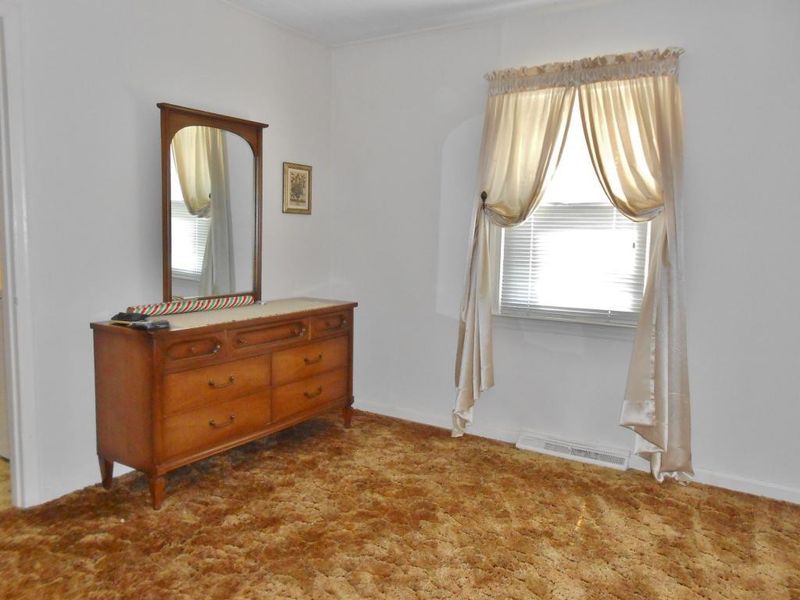 709 Phillips St, Burlington, NC 27217