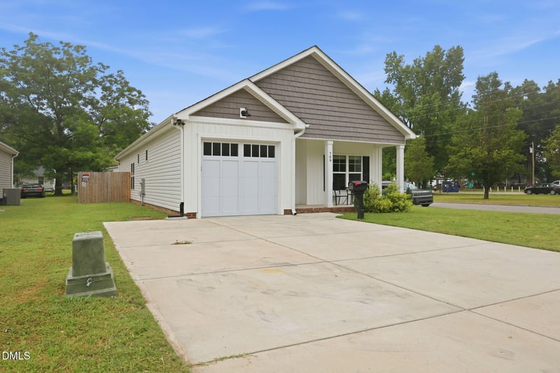 709 Pollock St, Selma, NC 27576